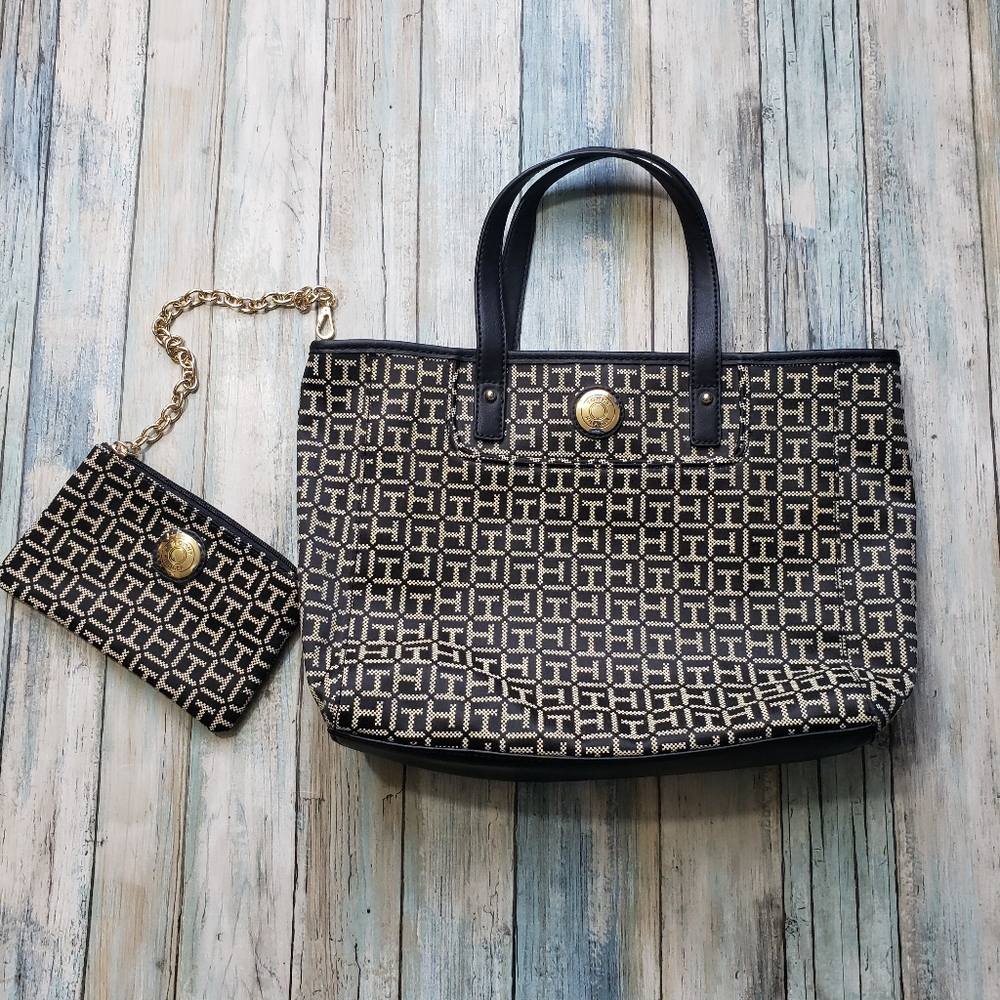 ✨️HP✨️Tommy Hilfiger Purse!